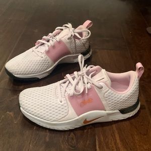 Barely worn Nike sneakers